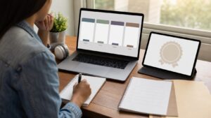 Online learning scene for how to choose an accredited online degree program